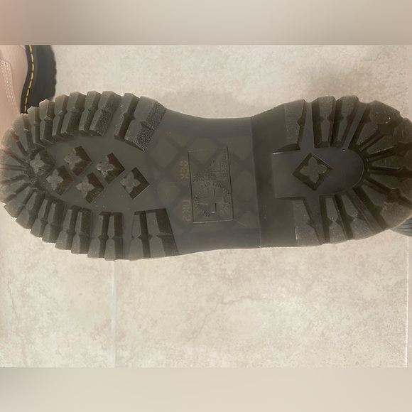 Doc Marten Sinclair Platform Boot - Vintage Taupe - Picture 4 of 4